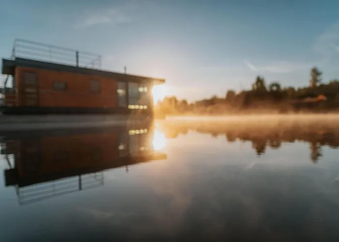 Two-bedroom Home, Hotel na wodzie Klitten